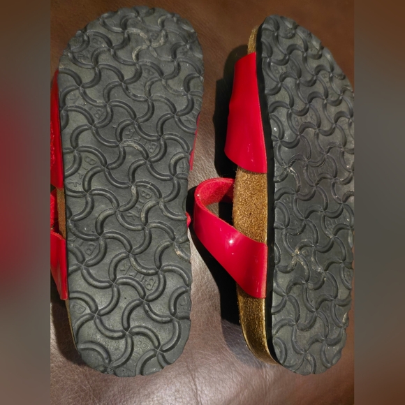 Red patent birkenstocks 36 - Picture 4 of 6
